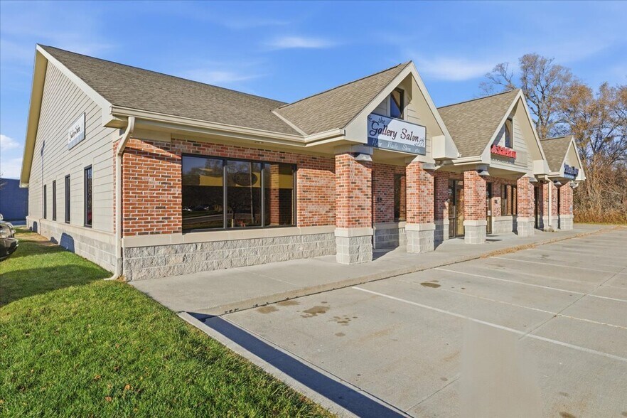 More Photos Of 1860 Madison Ave, Council Bluffs Office For Sale