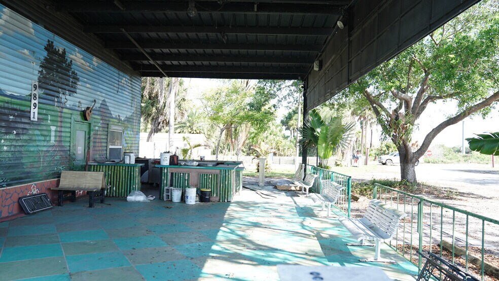 More Photos Of 9891-9915 W US HWY 27, Clewiston Flex For Sale