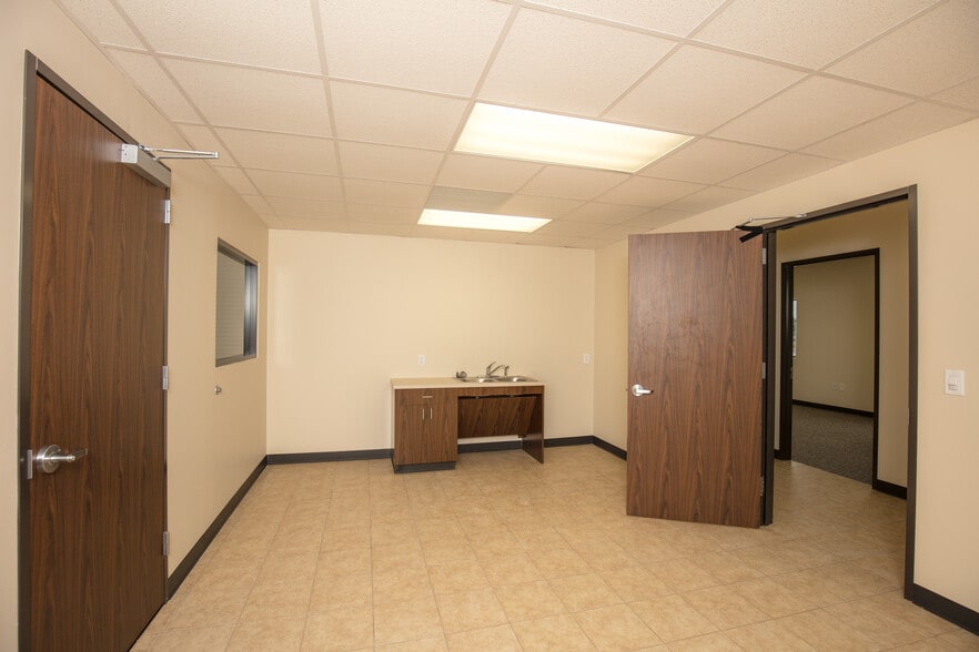 More Photos Of 3406 Longhorn Dr, Houston Warehouse For Lease