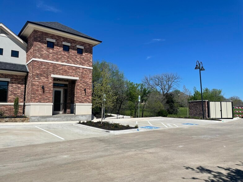 More Photos Of 124 River Oaks Dr, Southlake Medical For Lease