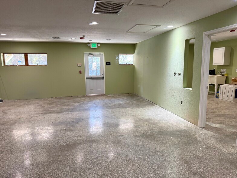More Photos Of 6610 Embassy Blvd, Port Richey Medical For Lease
