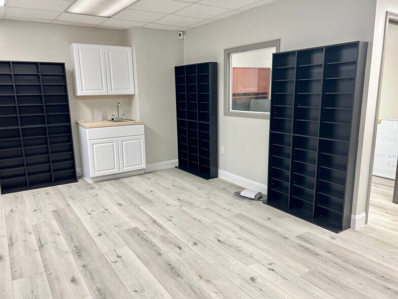 More Photos Of 807-809 E Baltimore St, Baltimore Medical For Lease