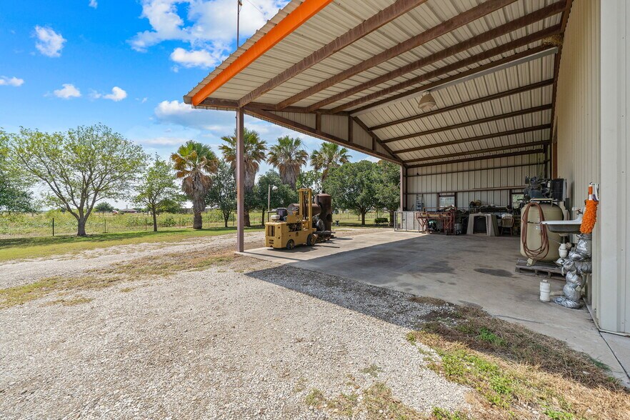 More Photos Of 14221 FM 2790, La Coste Warehouse For Sale