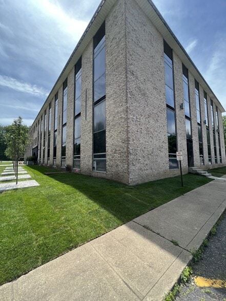 More Photos Of 25 Lindsley Dr, Morristown Medical For Lease