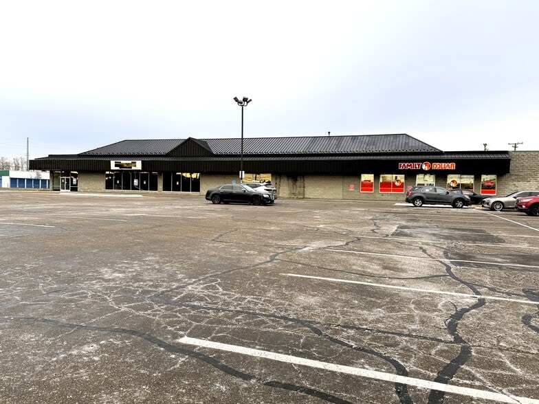 More Photos Of 11811 E 8 Mile Rd, Warren General Retail For Lease