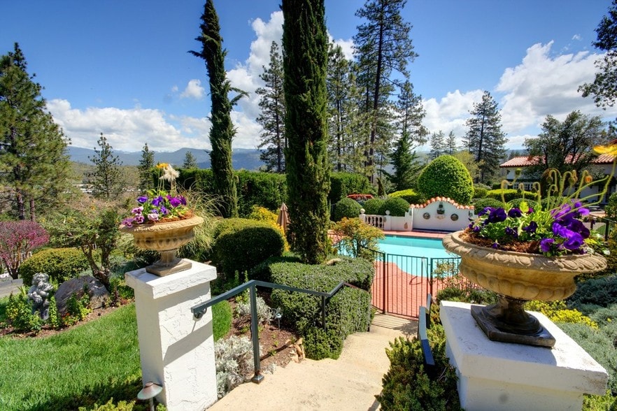 More Photos Of 48644 Victoria Ln, Oakhurst Hospitality For Sale