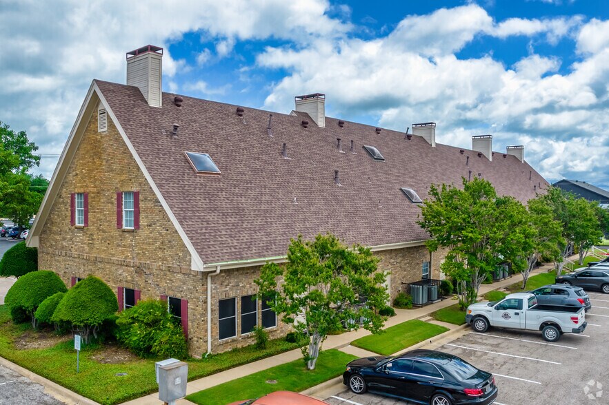 More Photos Of 326 S Edmonds Ln, Lewisville Medical For Lease