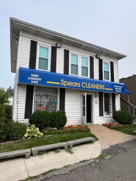 More Photos Of 178 Northbound Gratiot Ave, Mount Clemens Freestanding For Sale