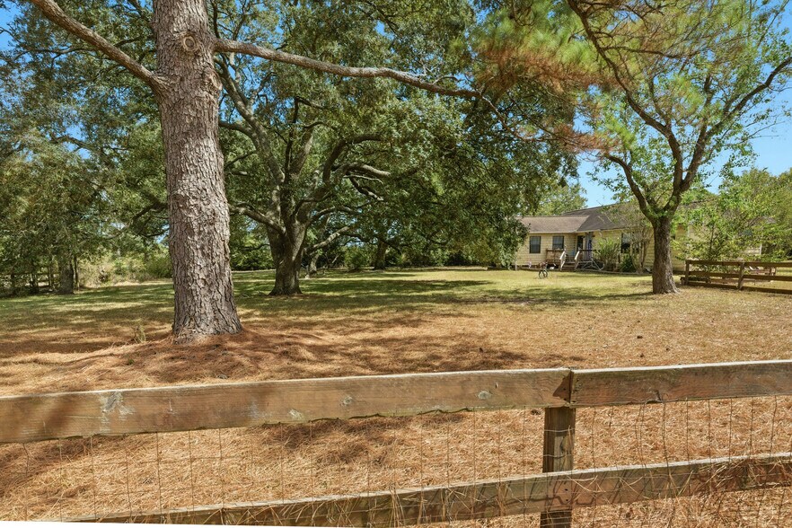 More Photos Of 29211 Castle Rd, Waller Specialty For Sale