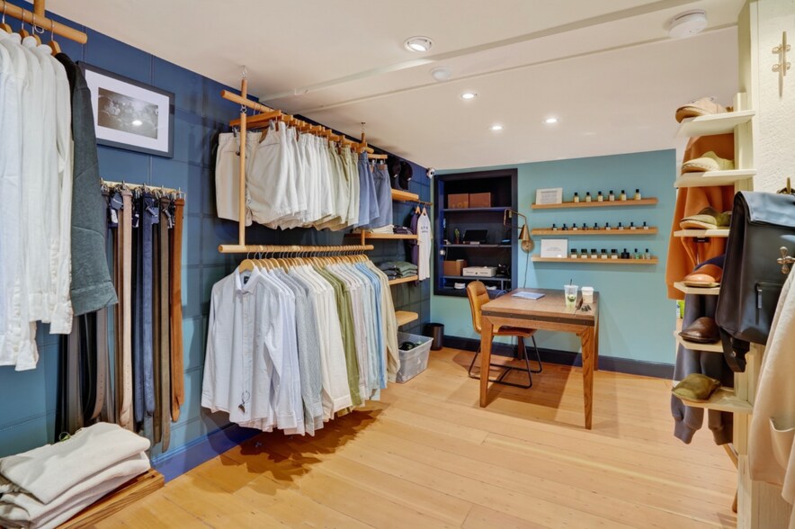 More Photos Of 9 Winter St, Edgartown Storefront For Lease