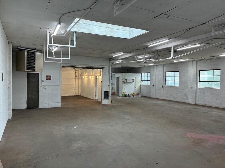 More Photos Of 1940 S Bannock St, Denver Service For Lease