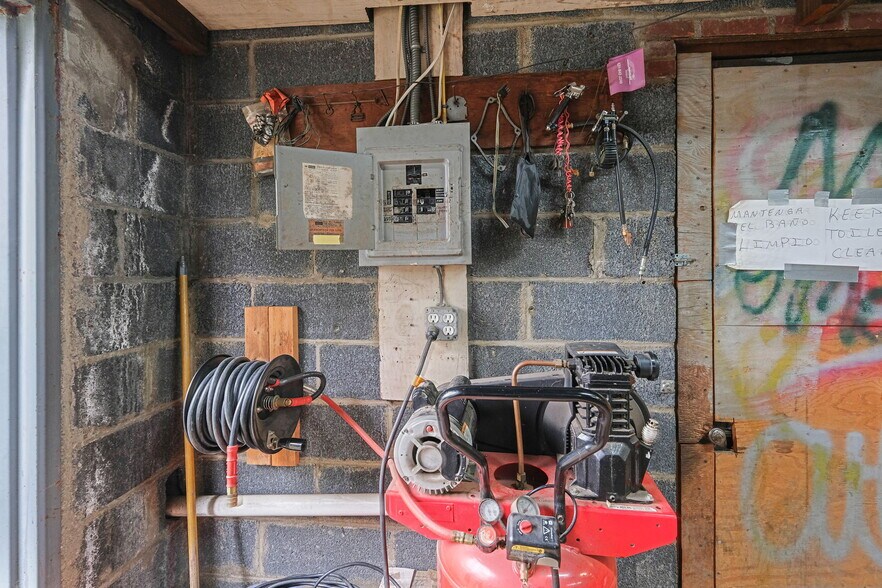 More Photos Of 340 Marconi Blvd, Copiague Warehouse For Sale