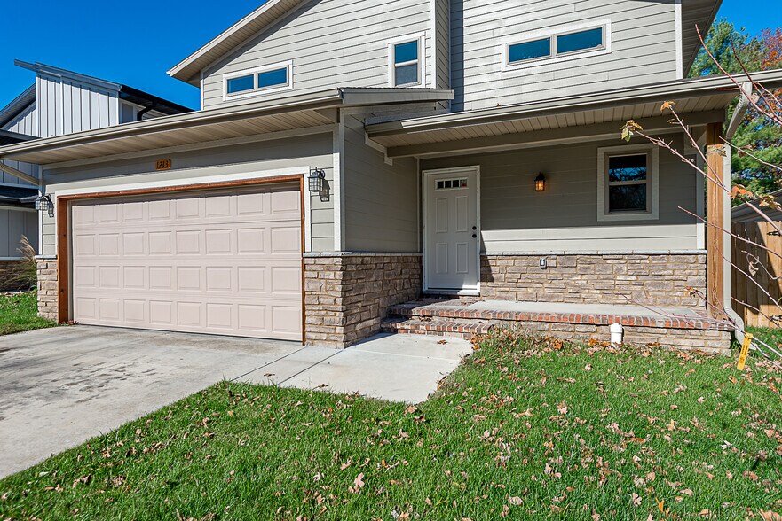 More Photos Of 1225 E Paragon, Springfield Specialty For Sale