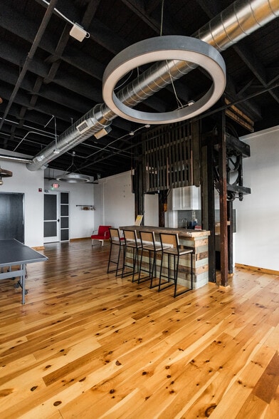 More Photos Of 2362 Russell St, Detroit Storefront Retail Office For Lease