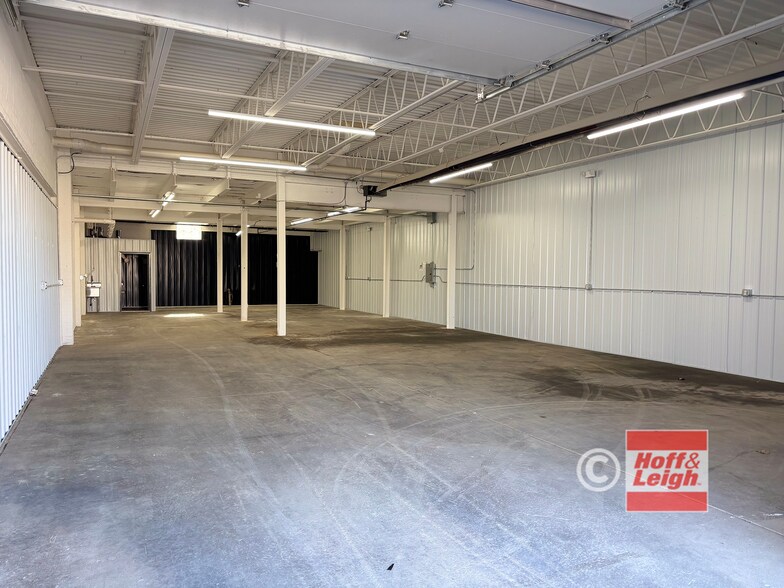 More Photos Of 26241 Cannon Rd, Bedford Heights Warehouse For Lease