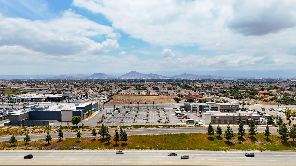 More Photos Of 16138-16164 S Highland Ave, Fontana General Retail For Sale