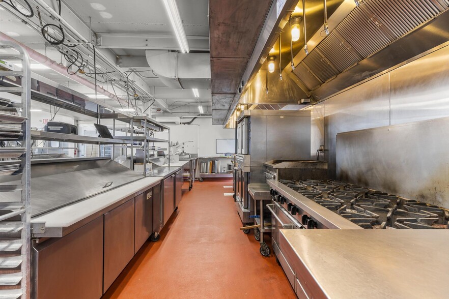 More Photos Of 207 Greenwich Ave, Stamford Showroom For Sale