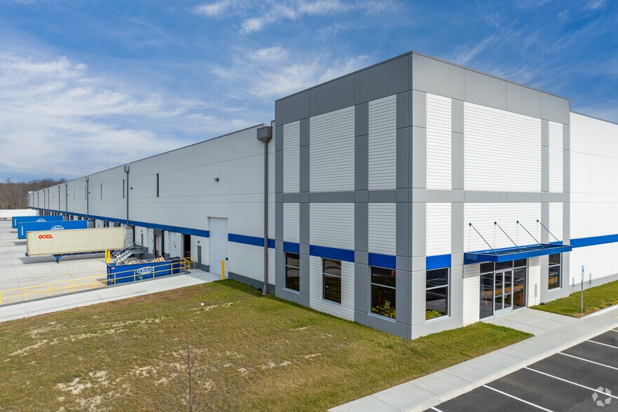 More Photos Of 1660 Ashton Park Dr, Colonial Heights Distribution For Lease