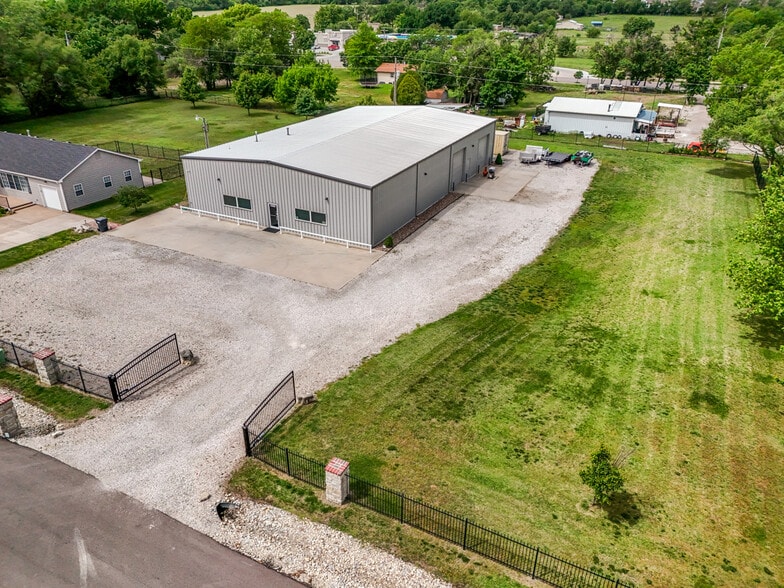 More Photos Of 2325 S Crest St, Wichita Warehouse For Sale