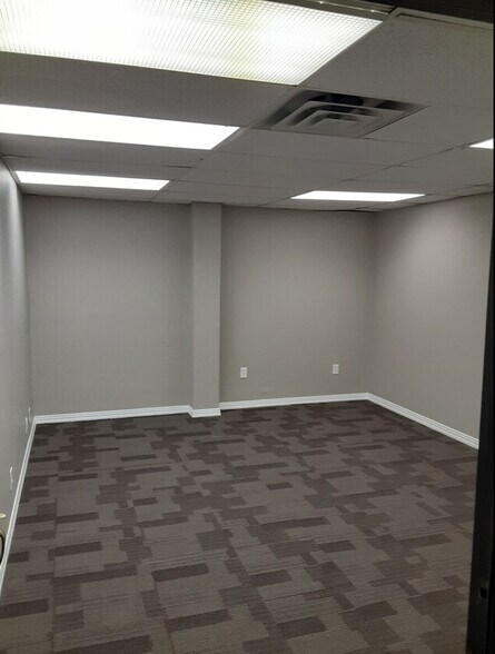 More Photos Of 108 Topeka Dr, Woodway Office Residential For Lease