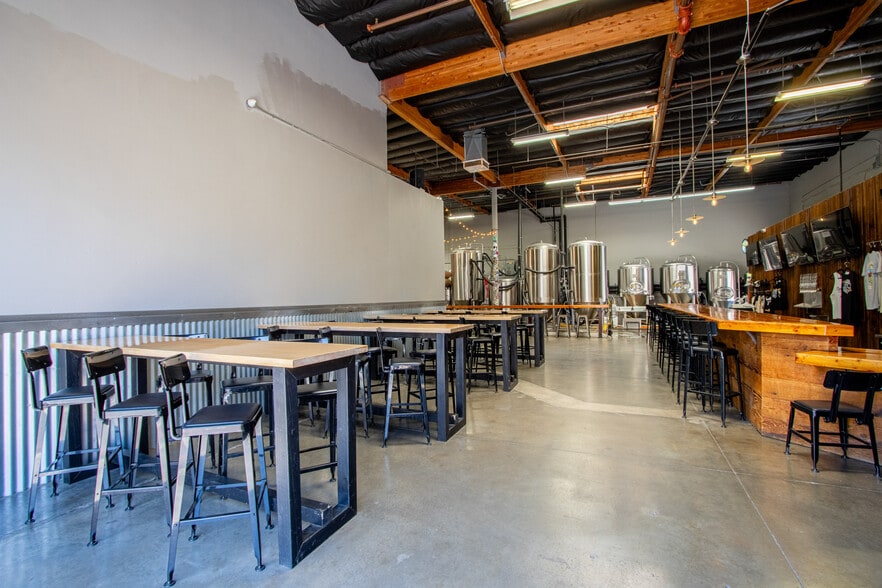 More Photos Of 41537 Cherry St, Murrieta Warehouse For Lease