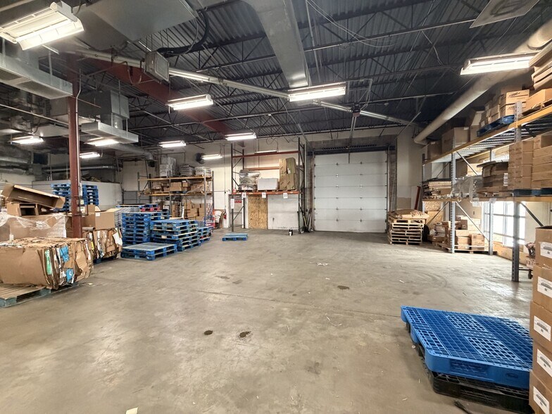 More Photos Of 6240 Abbott Dr, Omaha Distribution For Lease