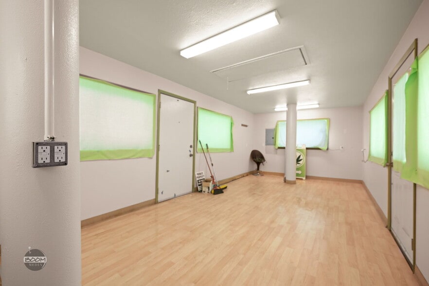 More Photos Of 5320 W Parks Hwy, Wasilla General Retail For Sale