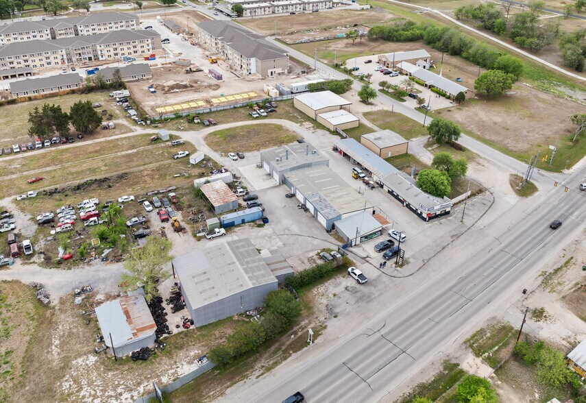 More Photos Of 955 W Kingsbury St, Seguin Auto Repair For Sale