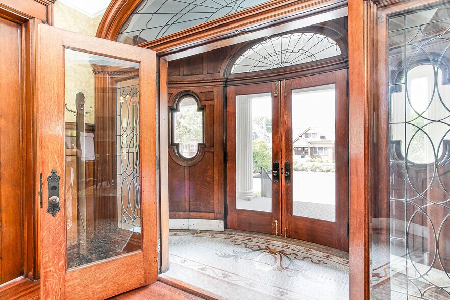 More Photos Of 401 Park Ave, Newport Office For Sale