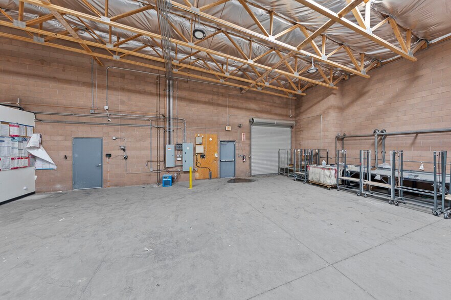 More Photos Of 2781 N Lamb Blvd, Las Vegas Distribution For Lease