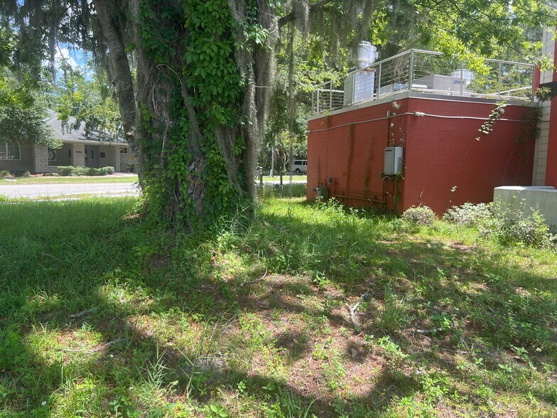 More Photos Of 1714 SE Hawthorne Rd, Gainesville Restaurant For Sale