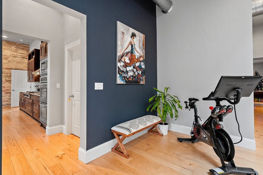 More Photos Of 408 Dousman St, Green Bay Storefront Retail Residential For Sale