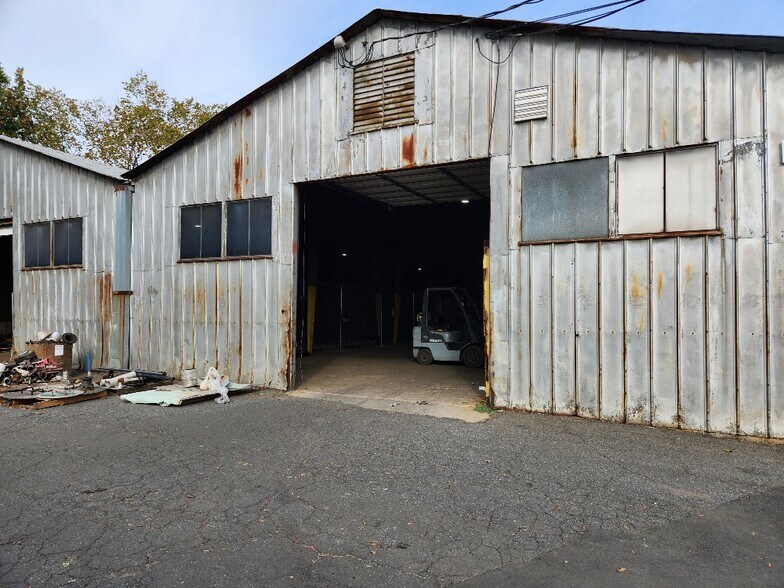 More Photos Of 237 W Liddell St, Charlotte Warehouse For Lease