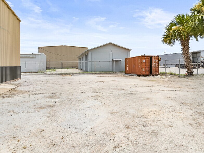 More Photos Of 1725 Cogswell St, Rockledge Warehouse For Lease