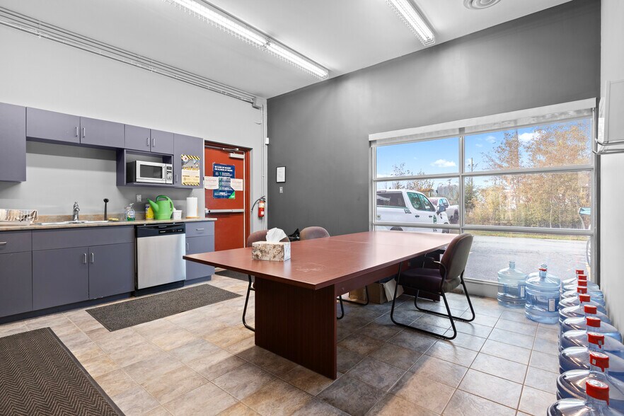 More Photos Of 135 Walgreen Rd, Ottawa Office For Lease