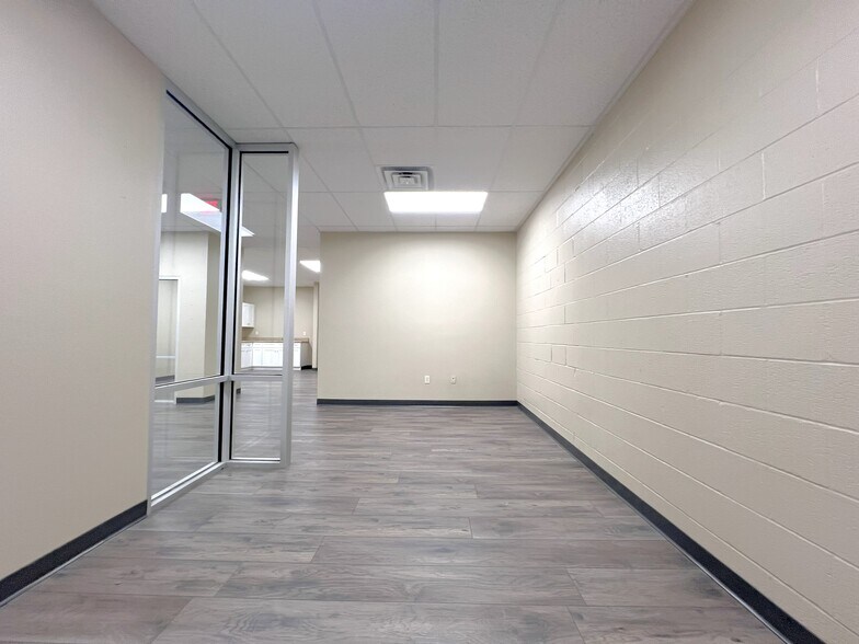 More Photos Of 200 Shannon Rd W, Sulphur Springs Storefront For Lease