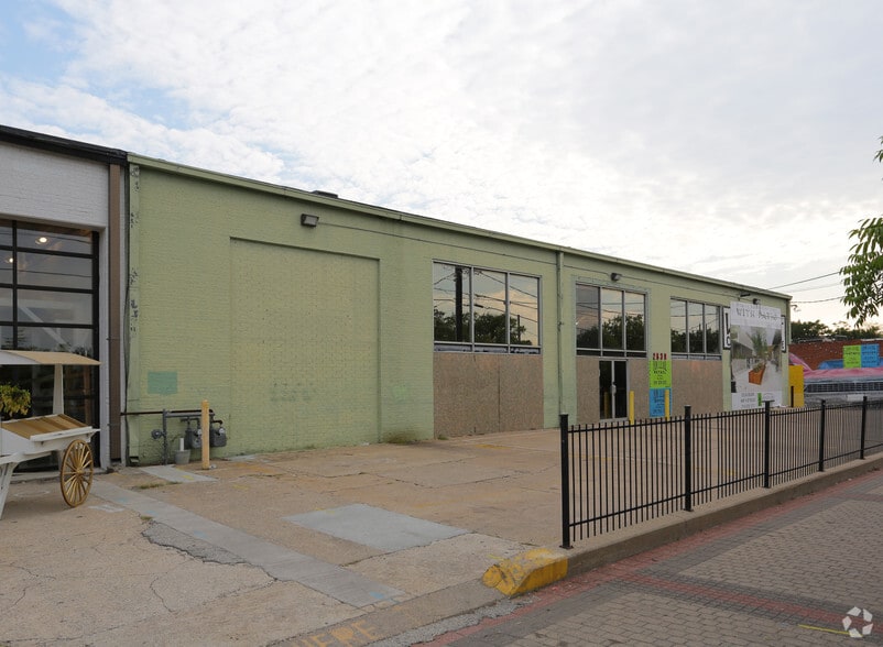 More Photos Of 2639 Main St, Dallas Restaurant For Lease