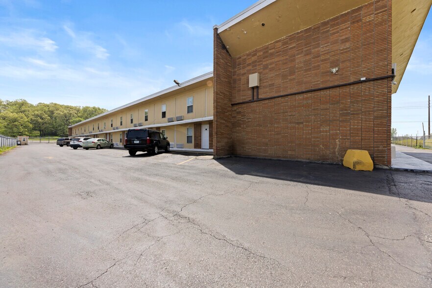 More Photos Of 6200 Melton Rd, Gary Hotel For Sale