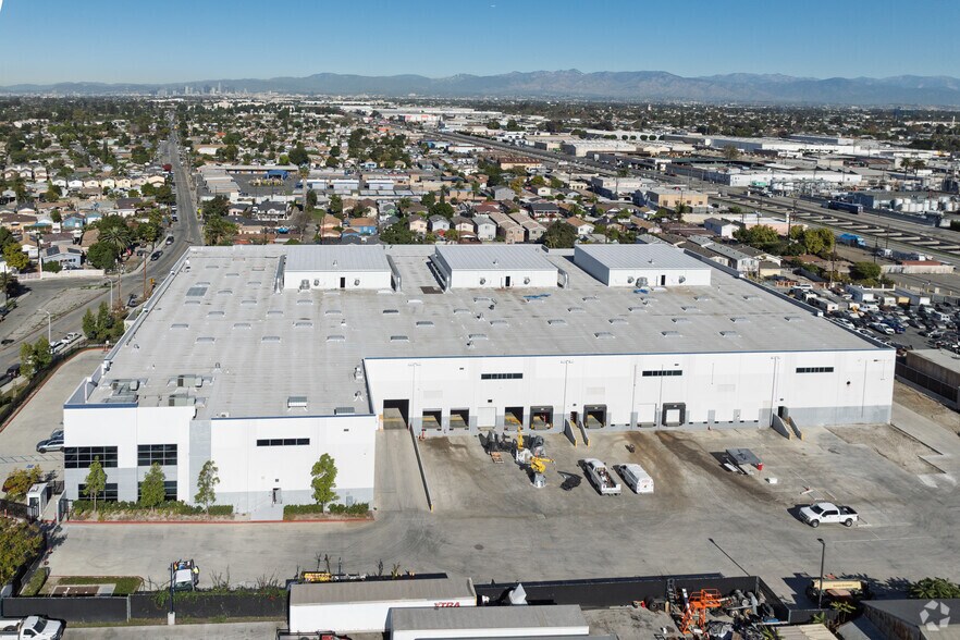 More Photos Of 126 E Oris St, Compton Distribution For Lease