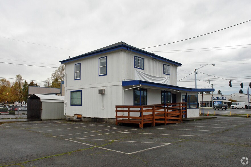 More Photos Of 20105 McLoughlin Blvd, Gladstone Freestanding For Lease