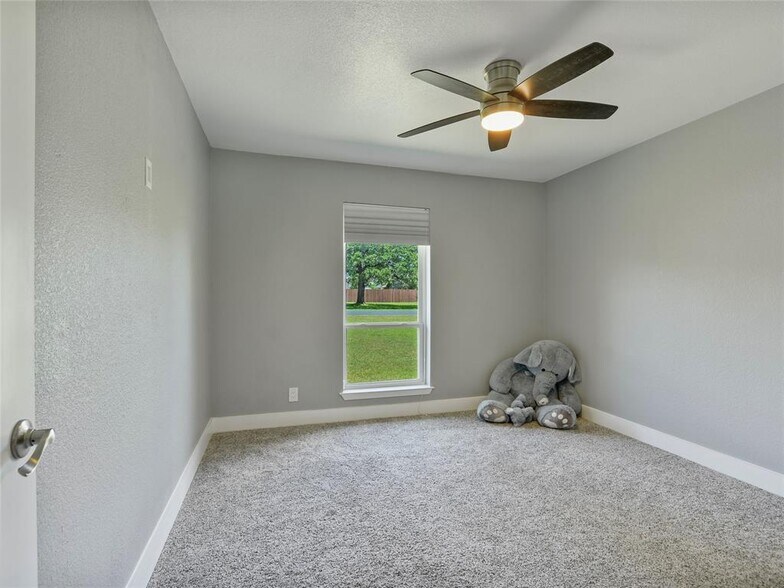 More Photos Of 1612 Shenandoah Dr, Cedar Park Warehouse For Sale