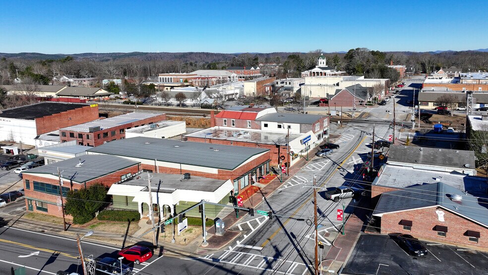 More Photos Of 18 W Currahee St, Toccoa Showroom For Sale