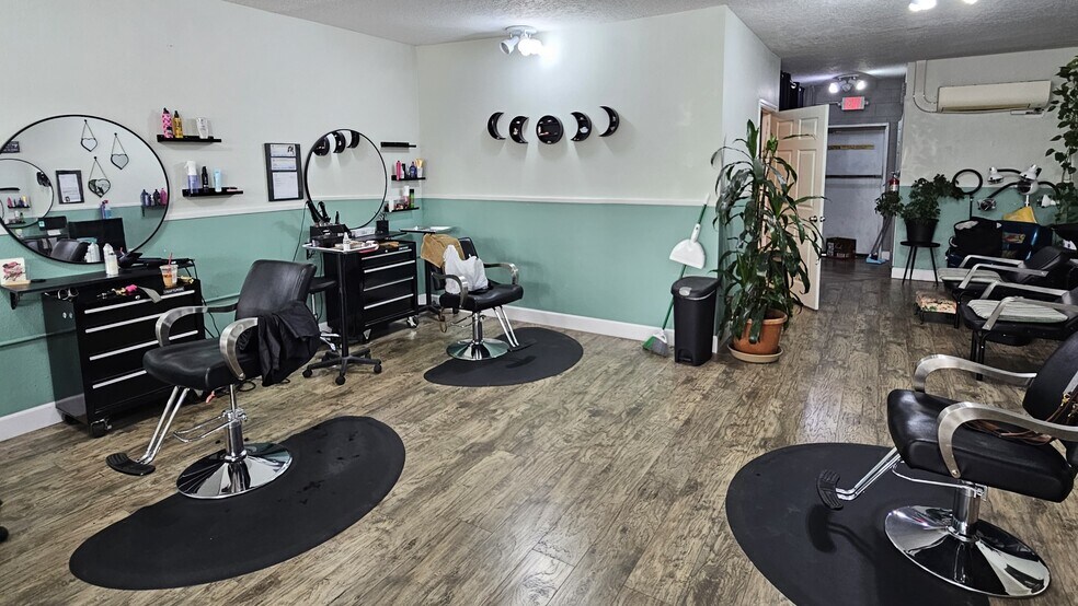 More Photos Of 1051 14th Ave, Longview General Retail For Lease