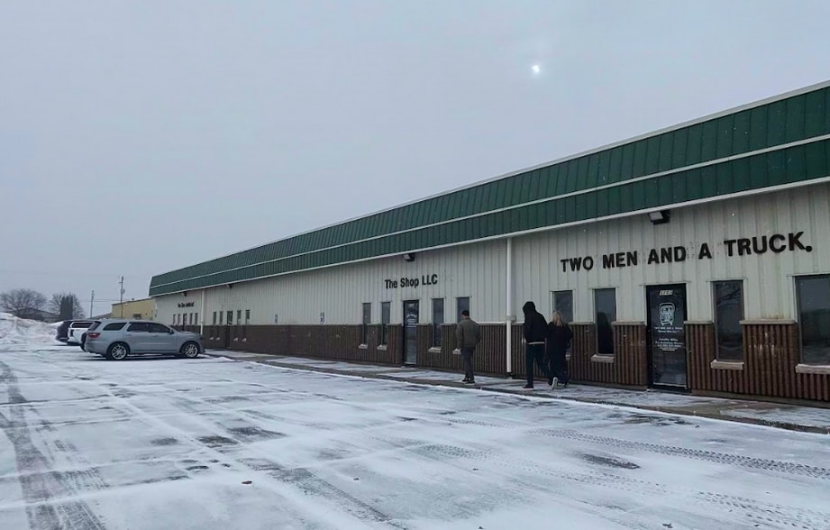 More Photos Of 1101-1119 Ashwaubenon St, Green Bay Service For Lease