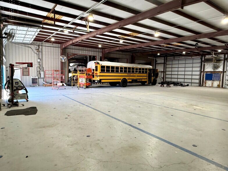 More Photos Of 10219 Culebra Rd, San Antonio Auto Repair For Lease
