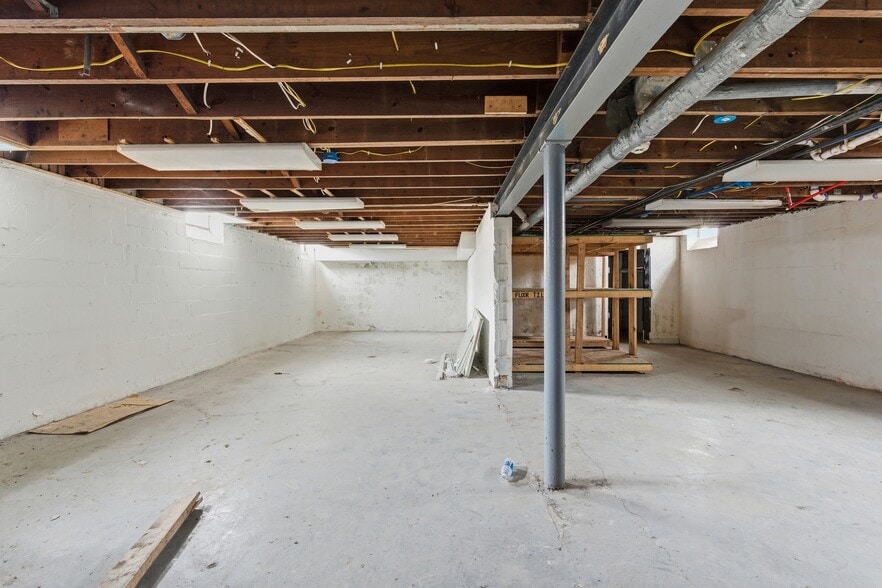 More Photos Of 4026 W McNichols Rd, Detroit Flex For Sale