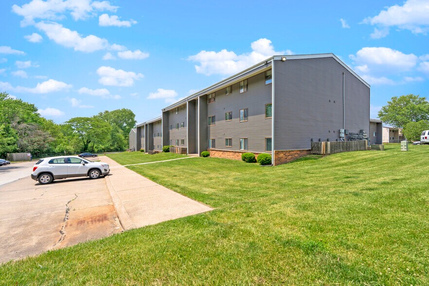 More Photos Of 7118 Hillandale Rd, Davenport Apartments For Sale