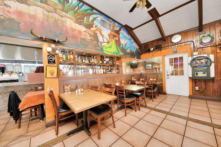 More Photos Of 7626 Clarewood Dr, Houston Restaurant For Sale