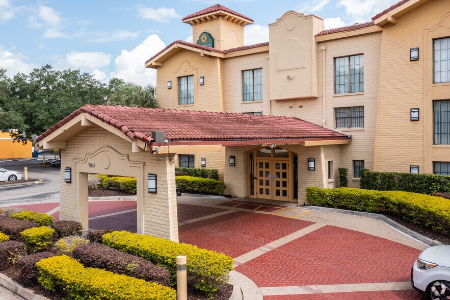 More Photos Of 7931 Daetwyler Dr, Orlando Hotel For Sale