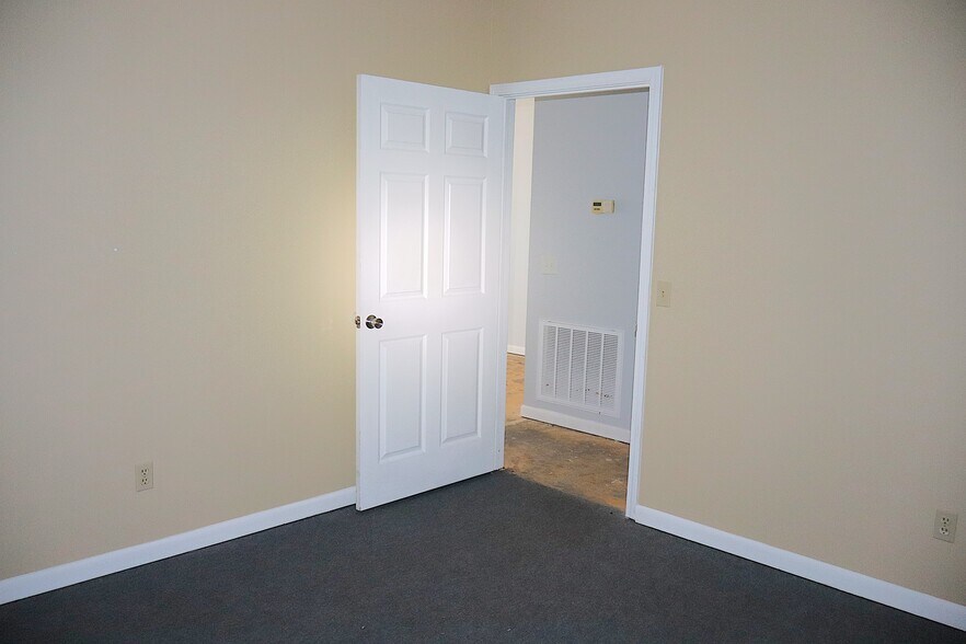 More Photos Of 501 Plaza Dr, Enterprise Storefront Retail Office For Sale